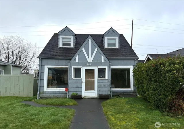 Photo 1 of Single family home for sale at 1907 Simpson Ave, Aberdeen, WA 98520 | MLS# NWM2489592 | Listing updated on 2026-09-19