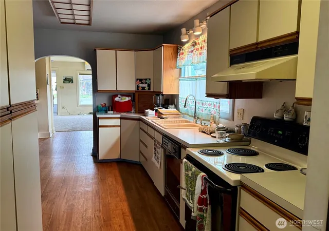 Photo 4 of Single family home for sale at 1907 Simpson Ave, Aberdeen, WA 98520 | MLS# NWM2489592 | Listing updated on 2026-09-19