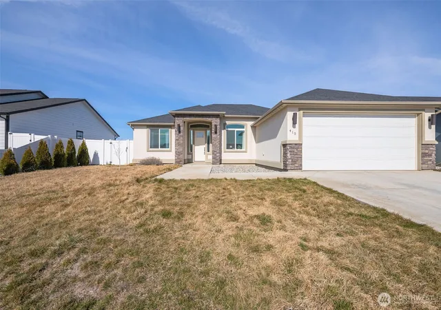 Photo 1 of Sale Pending at 415 Sw R St, Quincy, WA 98848 | MLS# NWM2489747 | Listing updated on 2026-10-01