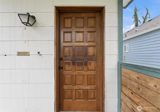 Photo 2 of Single family home for sale at 1027 Wetmore, Everett, WA 98201 | MLS# NWM2489826 | Listing updated on 2026-09-22