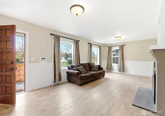 Photo 3 of Single family home for sale at 1027 Wetmore, Everett, WA 98201 | MLS# NWM2489826 | Listing updated on 2026-09-22