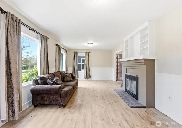 Photo 4 of Single family home for sale at 1027 Wetmore, Everett, WA 98201 | MLS# NWM2489826 | Listing updated on 2026-09-22