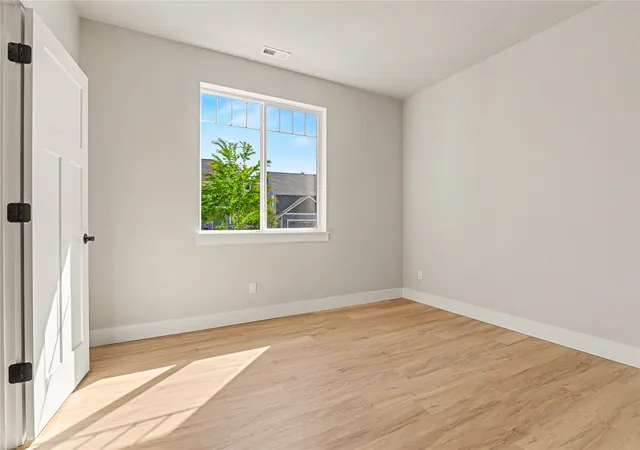 Photo 3 of Sale Pending at 7648 Deschutes Hts Ct SE #76, Tumwater, WA 98501 | MLS# NWM2490121 | Listing updated on 2026-09-30