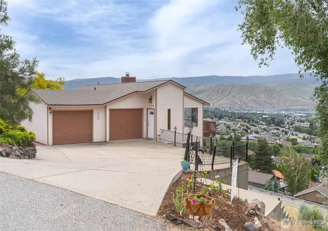 Photo 1 of Sale Pending at 624 Daniels Dr Ne, East Wenatchee, WA 98802 | MLS# NWM2490196 | Listing updated on 2026-09-25