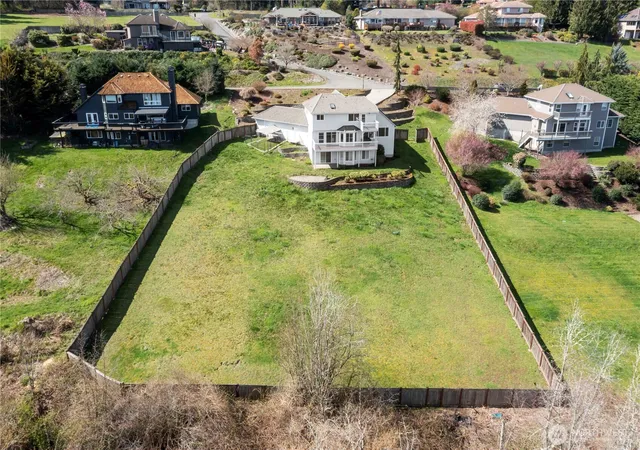 Photo 4 of Sale Pending at 5805 51st Avenue Ct E, Tacoma, WA 98443 | MLS# NWM2490339 | Listing updated on 2026-09-25