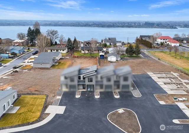 Photo 1 of Sale Pending at 601 Dorsing St #E25, Moses Lake, WA 98837 | MLS# NWM2491366 | Listing updated on 2026-09-25
