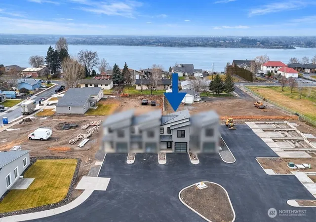 Photo 3 of Sale Pending at 601 Dorsing St #E26, Moses Lake, WA 98837 | MLS# NWM2491385 | Listing updated on 2026-09-25