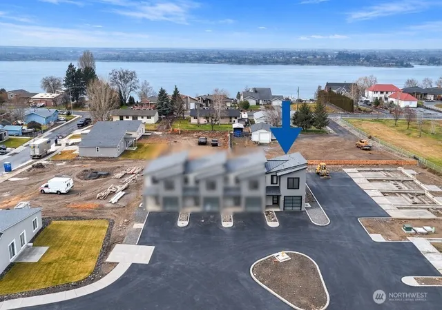 Photo 2 of Sale Pending at 601 Dorsing St #E27, Moses Lake, WA 98837 | MLS# NWM2491405 | Listing updated on 2026-09-25