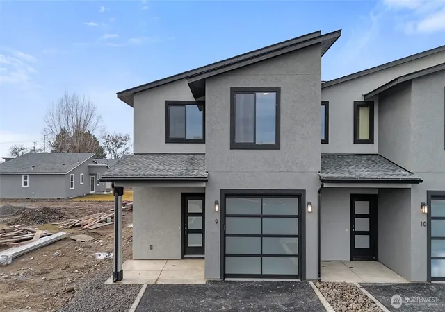 Photo 3 of Townhouse for sale at 601 Dorsing St #D20, Moses Lake, WA 98837 | MLS# NWM2491430 | Listing updated on 2026-10-09