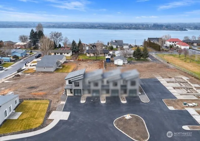 Photo 1 of Sale Pending at 601 Dorsing St #E24, Moses Lake, WA 98837 | MLS# NWM2491437 | Listing updated on 2026-09-25