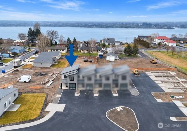 Photo 2 of Sale Pending at 601 Dorsing St #E24, Moses Lake, WA 98837 | MLS# NWM2491437 | Listing updated on 2026-09-25