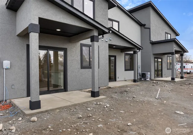 Photo 4 of Sale Pending at 601 Dorsing St #E24, Moses Lake, WA 98837 | MLS# NWM2491437 | Listing updated on 2026-09-25