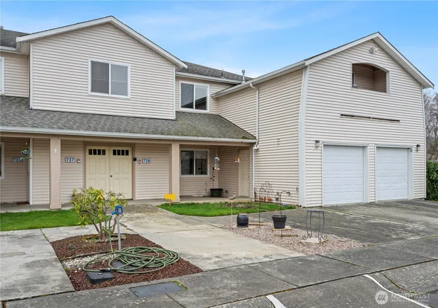 Photo 3 of Condo for sale at 739 Cascade Palms Ct #739, Sedro Woolley, WA 98284 | MLS# NWM2492117 | Listing updated on 2026-09-24