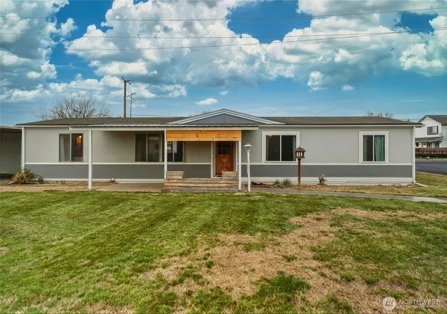 Photo 1 of Manufactured home for sale at 806 Se Mockingbird Dr, College Place, WA 99324 | MLS# NWM2492350 | Listing updated on 2026-09-17