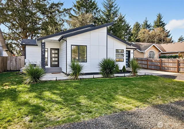 Photo 3 of Single family home for sale at 793 Island Cir Se, Ocean Shores, WA 98569 | MLS# NWM2492570 | Listing updated on 2026-10-11