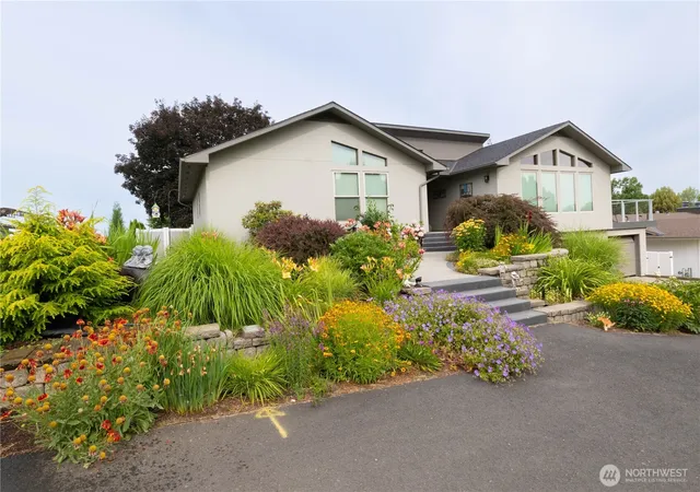 Photo 1 of Single family home for sale at 2425 Country Clb Rd, Walla Walla, WA 99362 | MLS# NWM2493029 | Listing updated on 2026-10-13