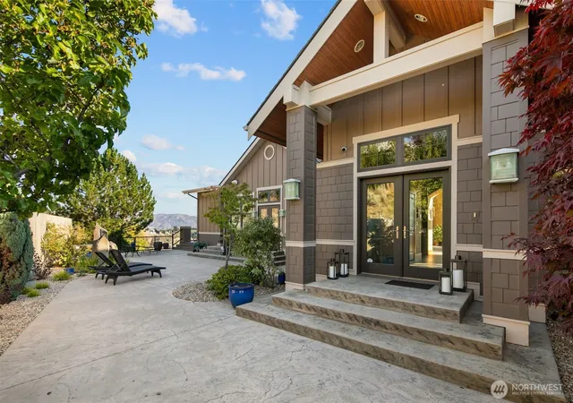 Photo 2 of Single family home for sale at 232 Crystal Dr, Chelan, WA 98816 | MLS# NWM2493609 | Listing updated on 2026-09-25