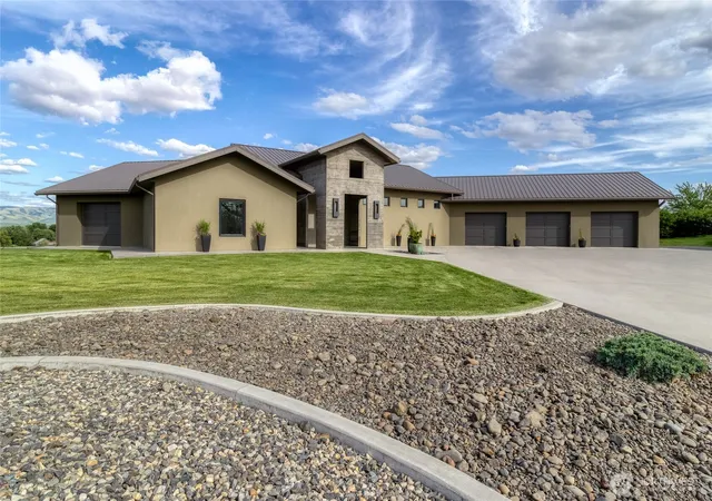 Photo 2 of Sale Pending at 63 Starview Pl, Walla Walla, WA 99362 | MLS# NWM2493737 | Listing updated on 2026-08-27