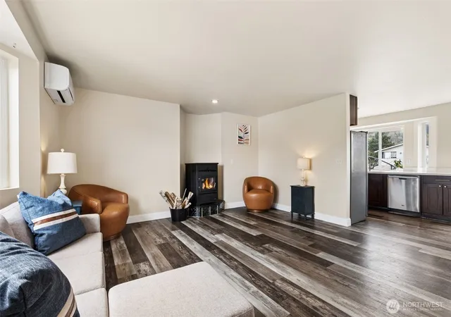 Photo 3 of Single family home for sale at 214 10th Avenue N, Algona, WA 98001 | MLS# NWM2494466 | Listing updated on 2026-09-29