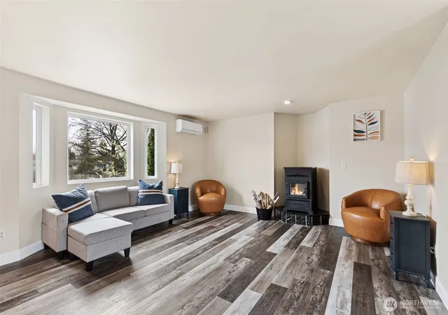 Photo 3 of Single family home for sale at 214 10th Avenue N, Algona, WA 98001 | MLS# NWM2494466 | Listing updated on 2026-09-29