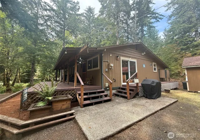 Photo 2 of Single family home for sale at 961 N Potlatch Dr, Hoodsport, WA 98548 | MLS# NWM2494628 | Listing updated on 2026-10-09