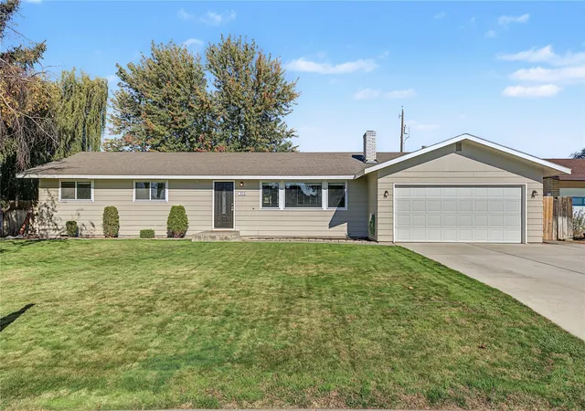 Photo 2 of Single family home for sale at 915 E Elsinore St, Othello, WA 99344 | MLS# NWM2495166 | Listing updated on 2026-10-16