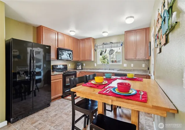 Photo 4 of Sale Pending at 5377 Timber Ridge Dr, Mount Vernon, WA 98273 | MLS# NWM2495441 | Listing updated on 2026-09-23