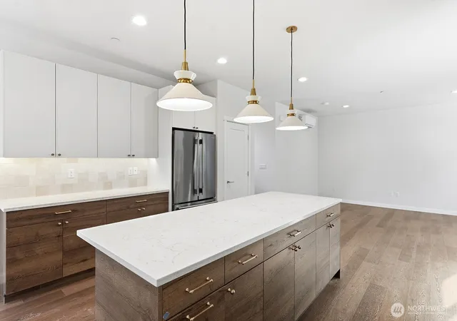 Photo 4 of Townhouse for sale at 728 Newport Way NW, Issaquah, WA 98027 | MLS# NWM2495857 | Listing updated on 2026-07-11
