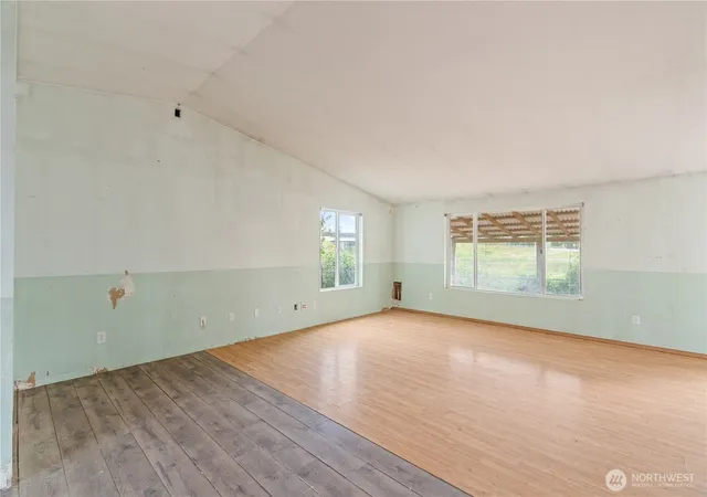 Photo 4 of Single family home for sale at 320 S 4th Street, Elma, WA 98541 | MLS# NWM2496111 | Listing updated on 2026-09-25