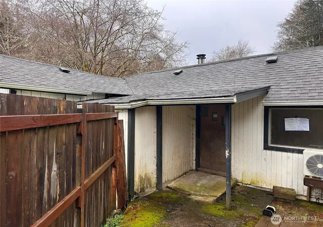 Photo 3 of Sale Pending at 310 Butte Crk Rd, Raymond, WA 98577 | MLS# NWM2496791 | Listing updated on 2026-09-25