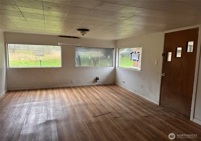 Photo 4 of Sale Pending at 310 Butte Crk Rd, Raymond, WA 98577 | MLS# NWM2496791 | Listing updated on 2026-09-25