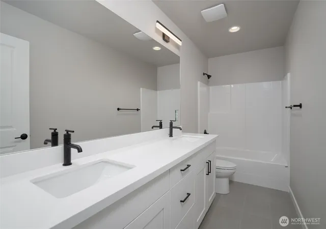 Photo 4 of Single family home for sale at 2452 SW Ridgeway Dr, Oak Harbor, WA 98277 | MLS# NWM2496938 | Listing updated on 2026-09-30