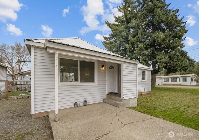 Photo 2 of Single family home for sale at 714 Madison Ave, South Cle Elum, WA 98943 | MLS# NWM2497302 | Listing updated on 2026-09-23