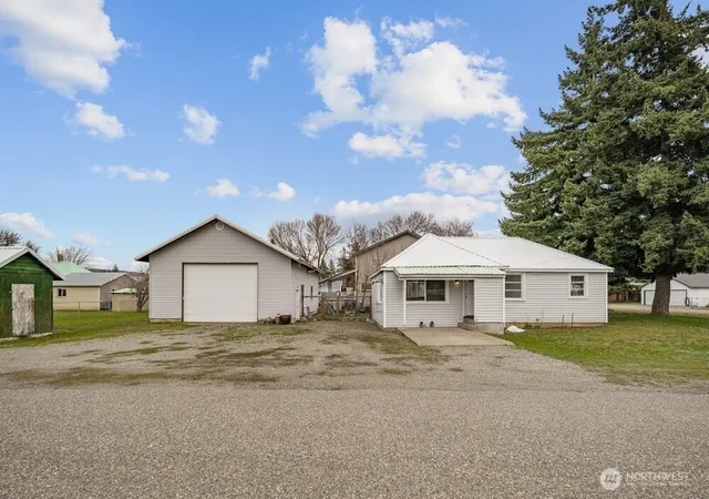 Photo 3 of Single family home for sale at 714 Madison Ave, South Cle Elum, WA 98943 | MLS# NWM2497302 | Listing updated on 2026-09-23