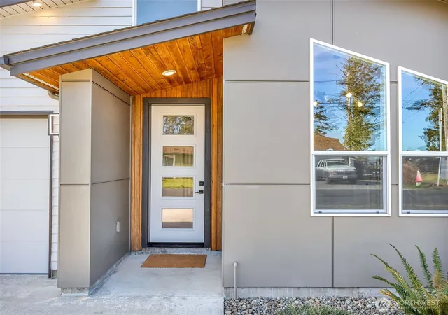Photo 3 of Sale Pending at 201 24th Street Ne, Long Beach, WA 98631 | MLS# NWM2497640 | Listing updated on 2026-09-25