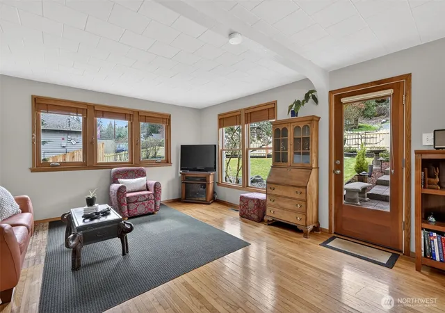 Photo 2 of Sale Pending at 3931 Friday Ave, Everett, WA 98201 | MLS# NWM2497887 | Listing updated on 2026-08-13
