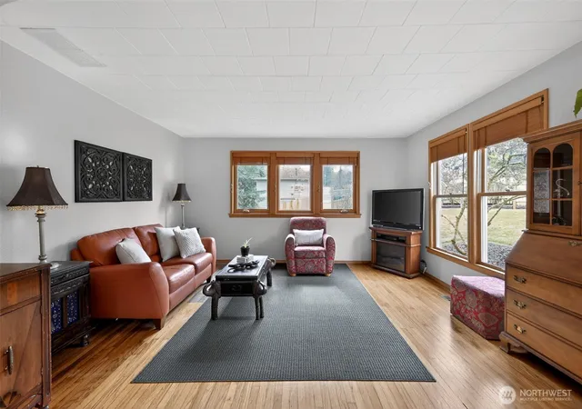 Photo 3 of Sale Pending at 3931 Friday Ave, Everett, WA 98201 | MLS# NWM2497887 | Listing updated on 2026-08-13