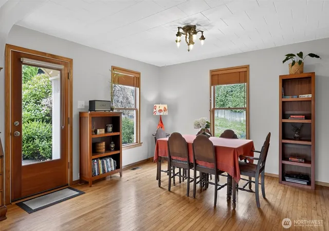 Photo 3 of Sale Pending at 3931 Friday Ave, Everett, WA 98201 | MLS# NWM2497887 | Listing updated on 2026-08-13