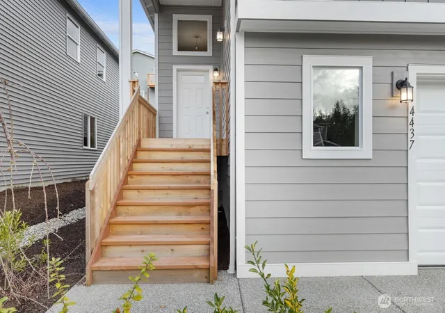 Photo 3 of Single family home for sale at 7427 45th Place Ne, Marysville, WA 98270 | MLS# NWM2498253 | Listing updated on 2026-10-02