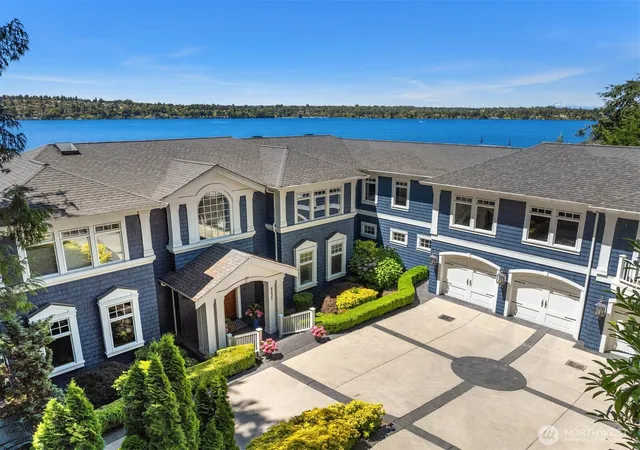Photo 2 of Mansion for sale at 8233 W Mercer Way, Mercer Island, WA 98040 | MLS# NWM2498514 | Listing updated on 2026-09-27