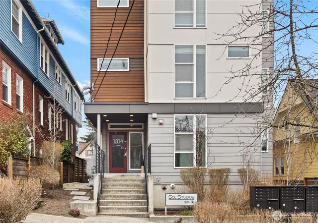 Photo 3 of Sale Pending at 1814 E John St, Seattle, WA 98112 | MLS# NWM2498544 | Listing updated on 2026-09-25
