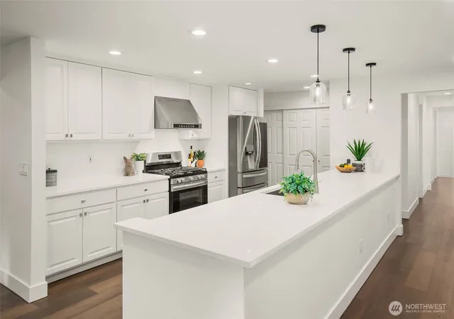 Photo 4 of Sale Pending at 20 Cascade Key, Bellevue, WA 98006 | MLS# NWM2498646 | Listing updated on 2026-09-25