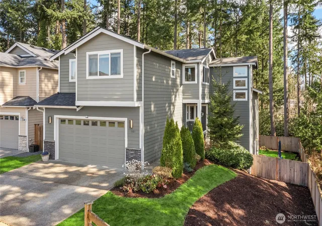 Photo 3 of Single family home for sale at 11815 26th Drive SE, Everett, WA 98208 | MLS# NWM2498792 | Listing updated on 2026-09-29