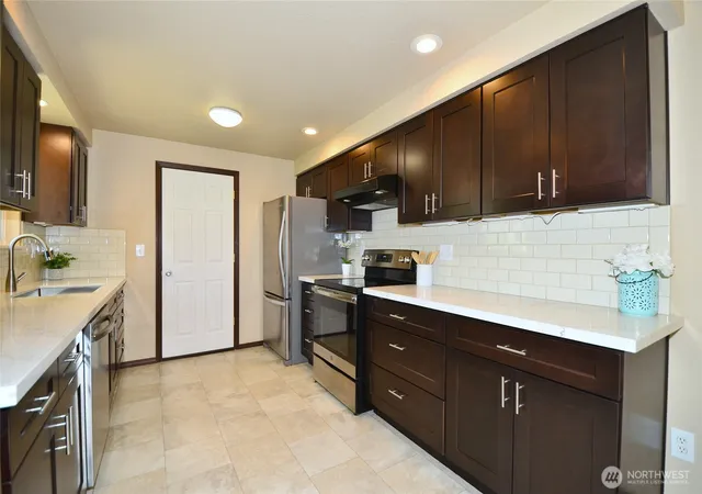 Photo 4 of Sale Pending at 14712 Broadway Ave, Snohomish, WA 98296 | MLS# NWM2499084 | Listing updated on 2026-09-25