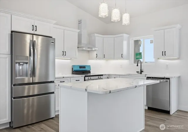 Photo 3 of Single family home for sale at 320 Victoria St, Sunnyside, WA 98944 | MLS# NWM2499100 | Listing updated on 2026-10-14