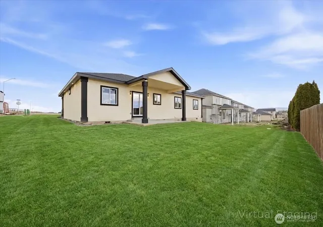 Photo 3 of Single family home for sale at 320 Victoria St, Sunnyside, WA 98944 | MLS# NWM2499100 | Listing updated on 2026-09-29