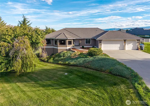 Photo 1 of Single family home for sale at 3555 Westridge Pl, Wenatchee, WA 98801 | MLS# NWM2499116 | Listing updated on 2026-10-04