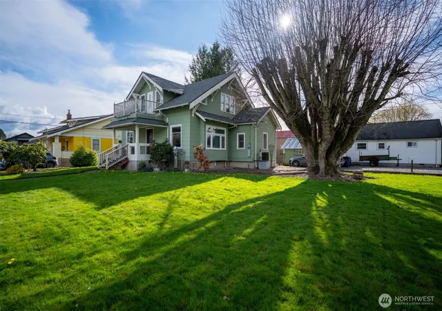 Photo 1 of Single family home for sale at 517 Lawson St, Sumas, WA 98295 | MLS# NWM2499211 | Listing updated on 2026-10-01