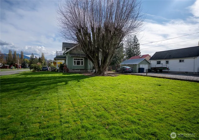 Photo 3 of Single family home for sale at 517 Lawson St, Sumas, WA 98295 | MLS# NWM2499211 | Listing updated on 2026-10-01