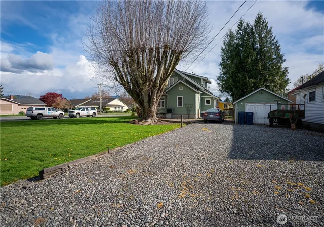 Photo 4 of Single family home for sale at 517 Lawson St, Sumas, WA 98295 | MLS# NWM2499211 | Listing updated on 2026-10-01